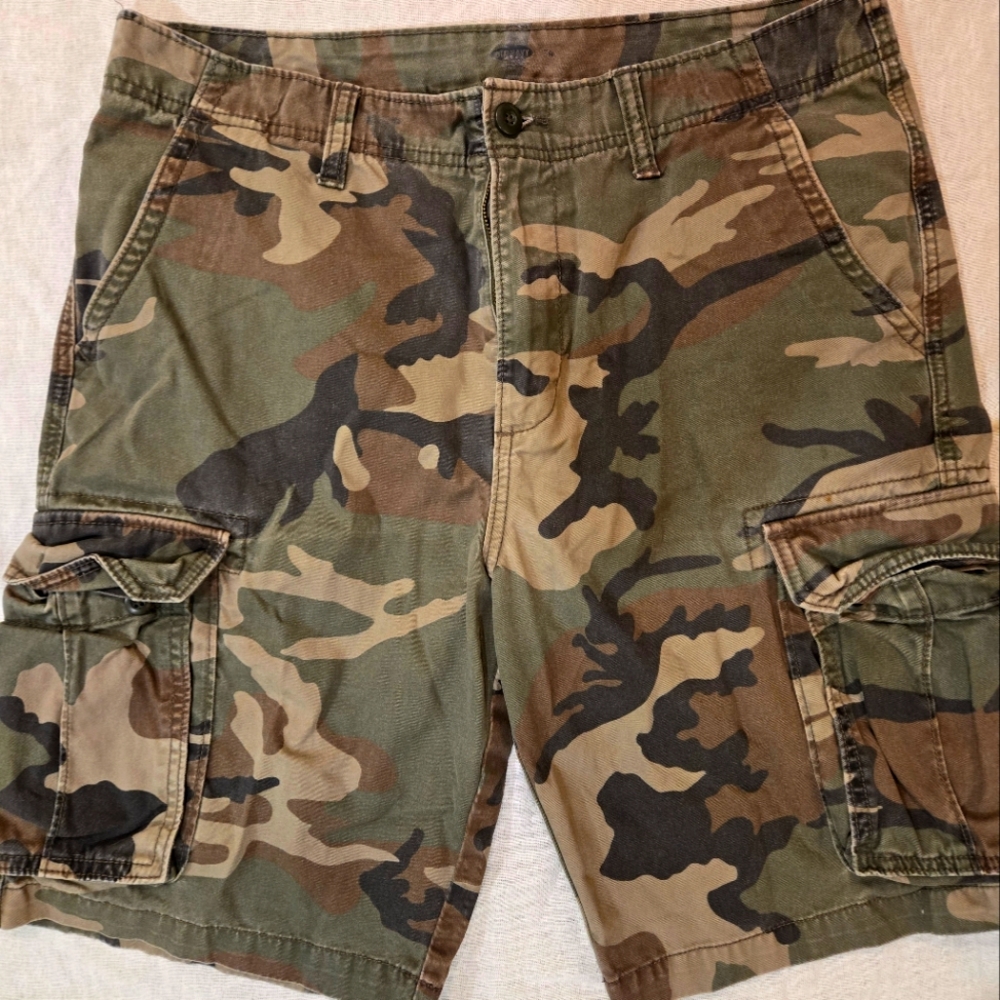 Old Navy Men's Camo Cargo Shorts-34